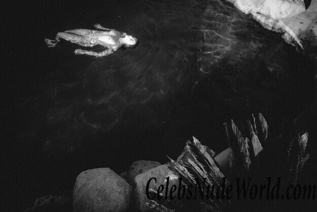 Cailin Russo Topless Photos 58238