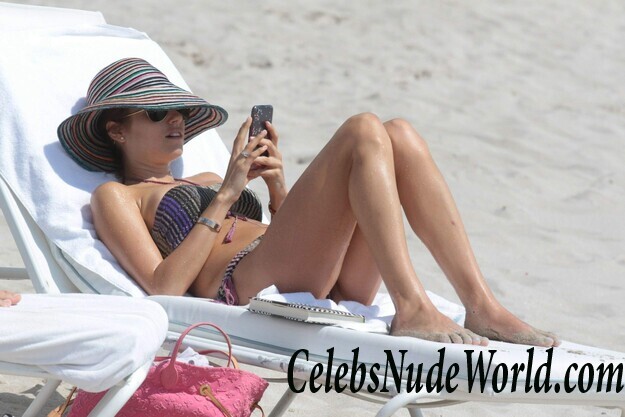Cathy Hummels Chilling On The Beach 58399