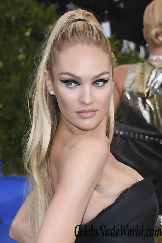 Candice Swanepoel Hot Cleavage Pics 58489
