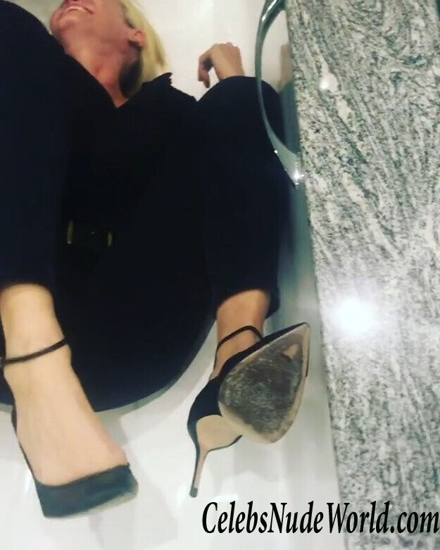 Chelsea Handler Topless 58991