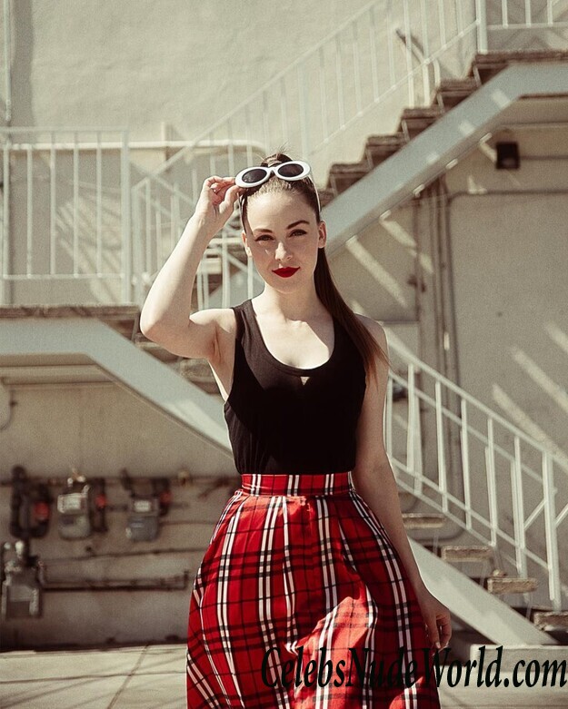 Brittany Curran Hot 59028