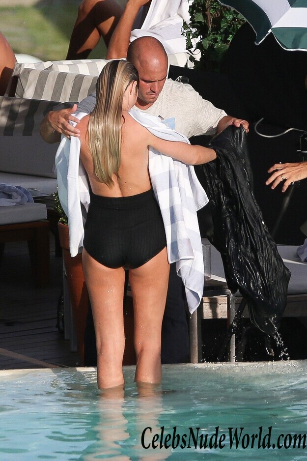 Candice Swanepoel Topless Photos 59140