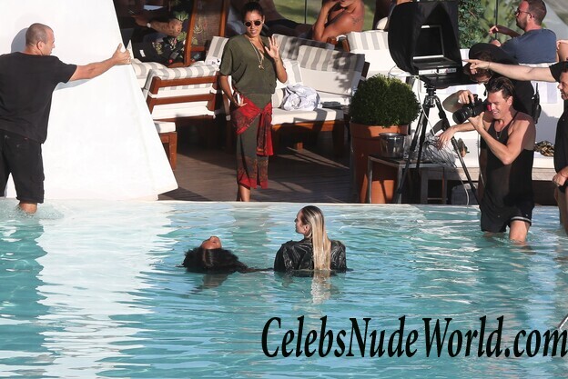 Candice Swanepoel Topless Photos 59144