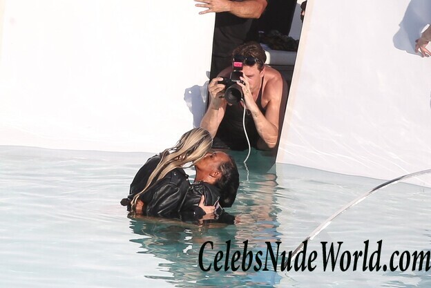 Candice Swanepoel Topless Photos 59145