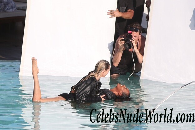 Candice Swanepoel Topless Photos 59146