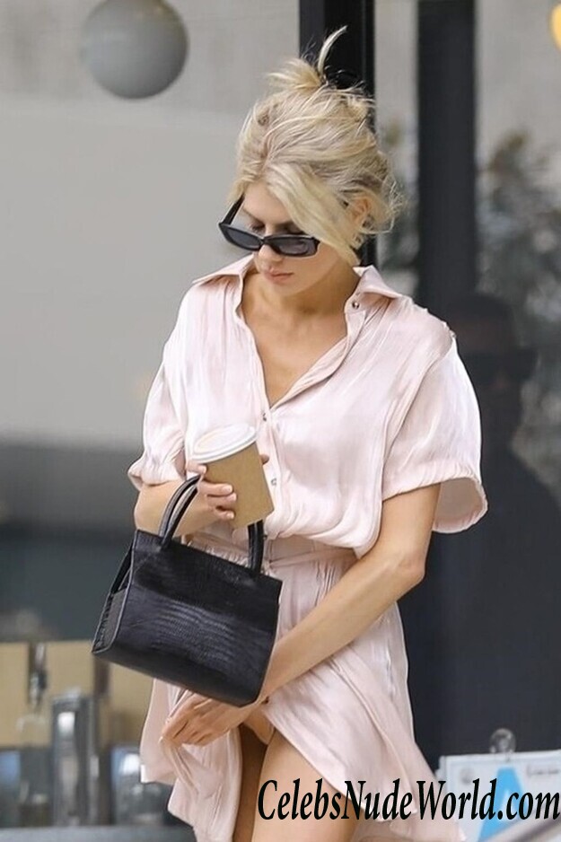 Charlotte McKinney Upskirt 59608