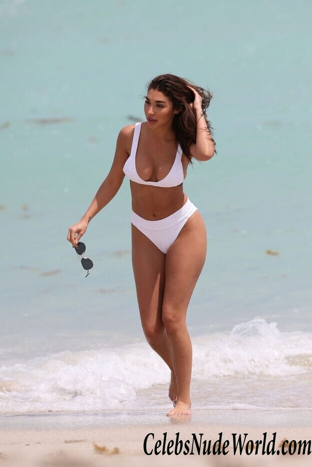 Chantel Jeffries Looking Beautiful on the Beach 59647