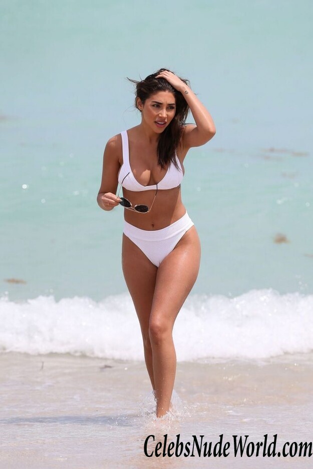 Chantel Jeffries Looking Beautiful on the Beach 59650