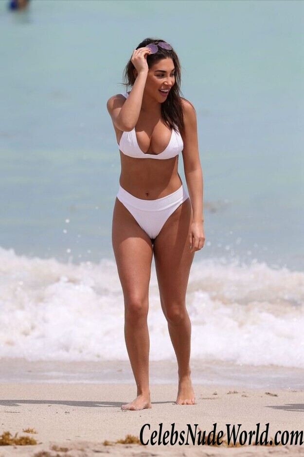 Chantel Jeffries Looking Beautiful on the Beach 59654