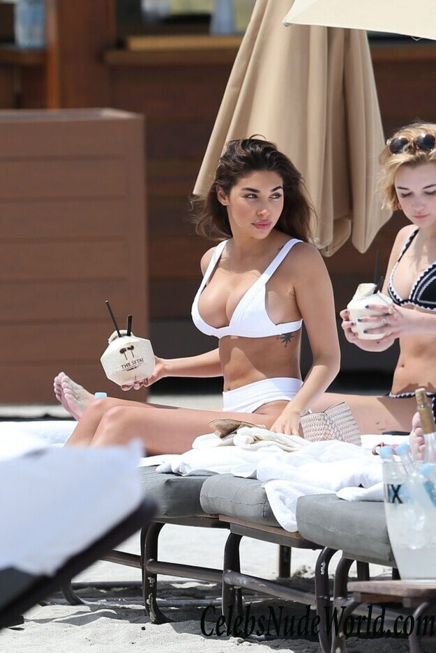Chantel Jeffries Looking Beautiful on the Beach 59662