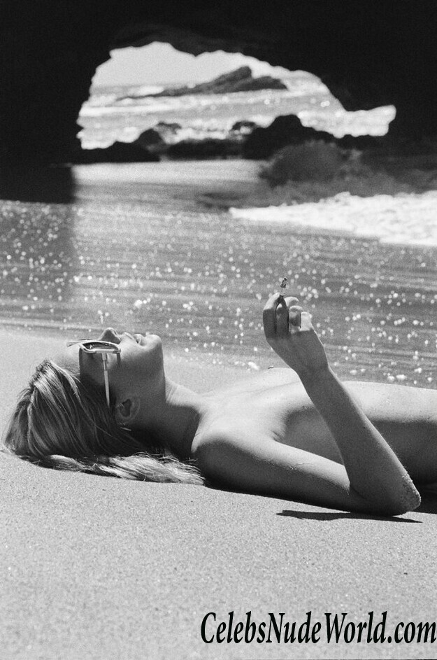 Camille Rowe Nude 60451