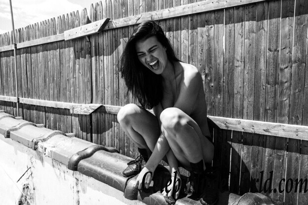 Brittani Bader Topless Pictures 61111