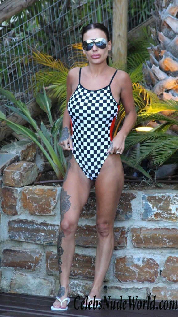 Chantelle Connelly Sexy 62082