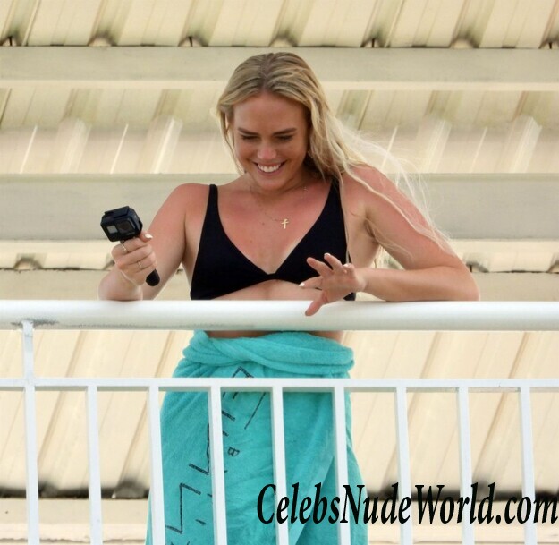 Cassandra Wood Sexy 62593