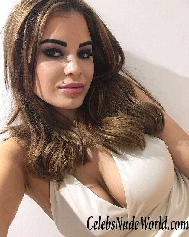 Carla Howe: Boobs Close Up 62993