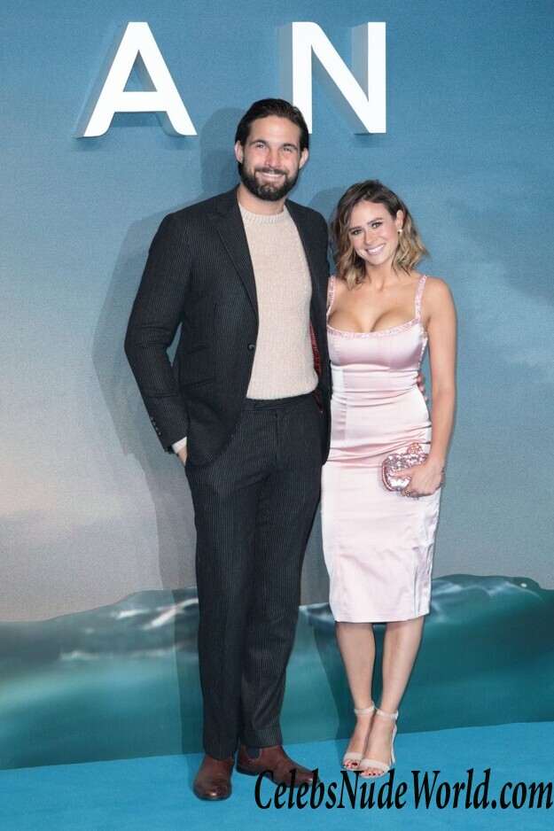 Camilla Thurlow Cleavage 63309