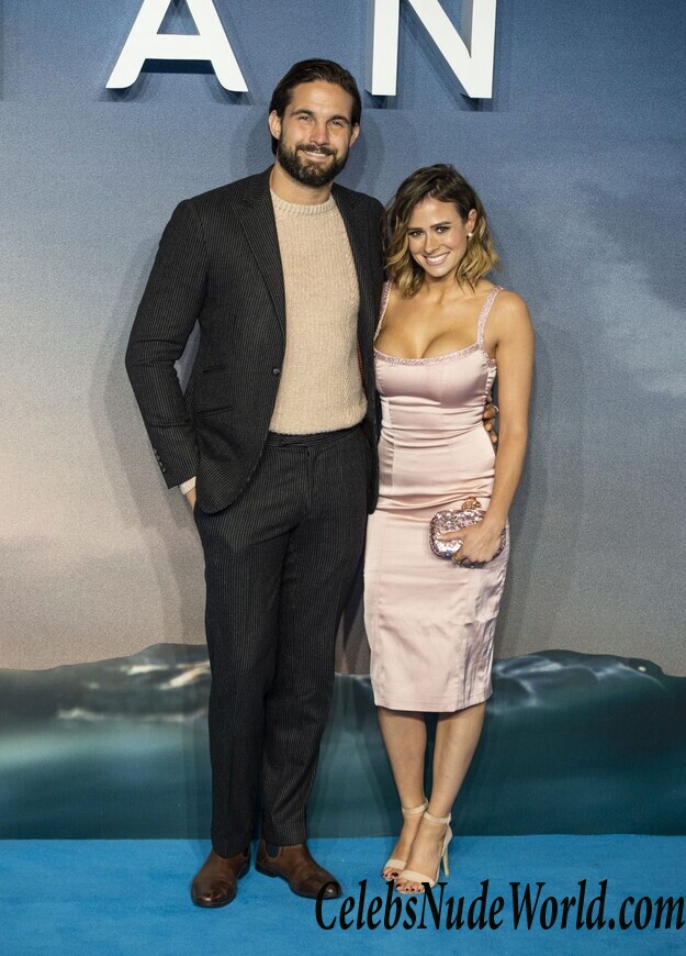 Camilla Thurlow Cleavage 63325