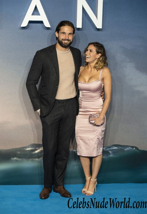 Camilla Thurlow Cleavage 63328