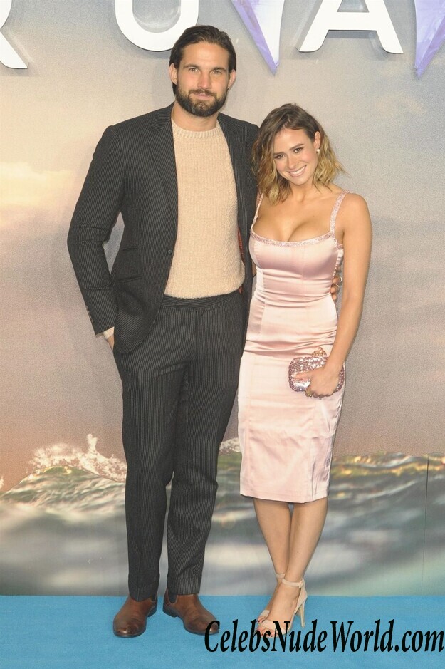 Camilla Thurlow Cleavage 63339