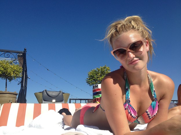 Alyson and Amanda Michalka 6412