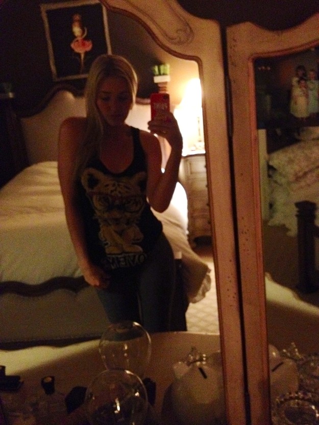 Alyson and Amanda Michalka 6413