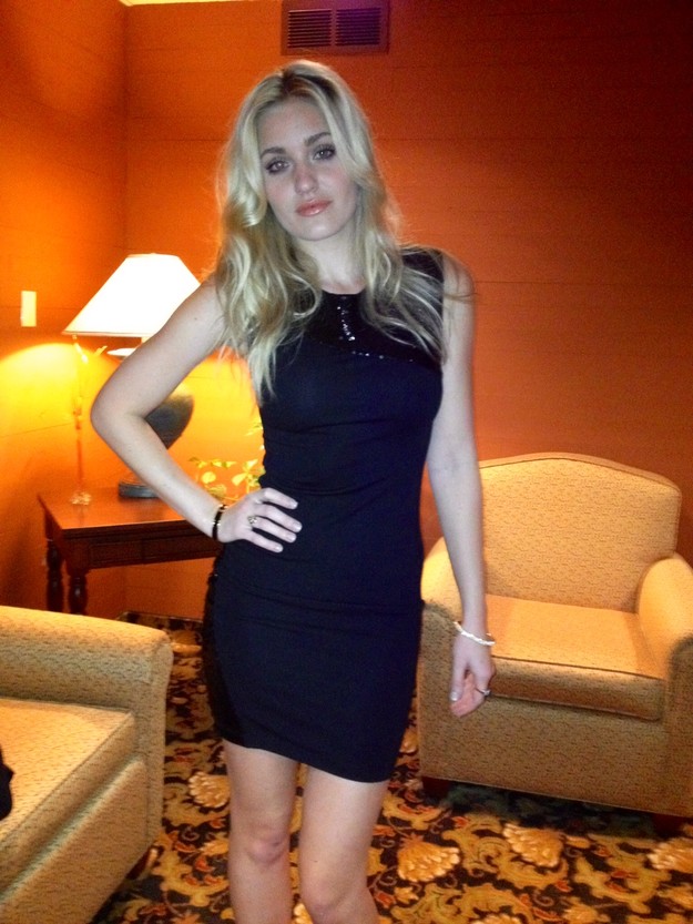 Alyson and Amanda Michalka 6417