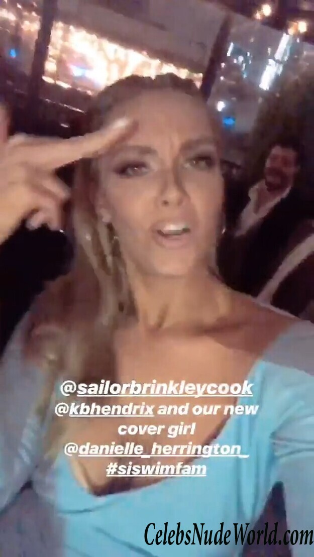 Camille Kostek Sexy 64302