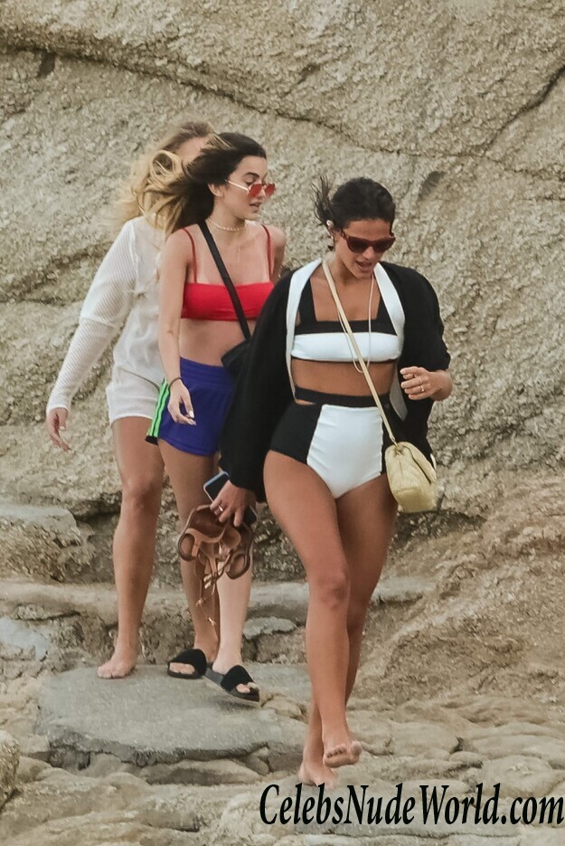 Bruna Marquezine & Fiorella Gelli Mattheis Sexy 64468