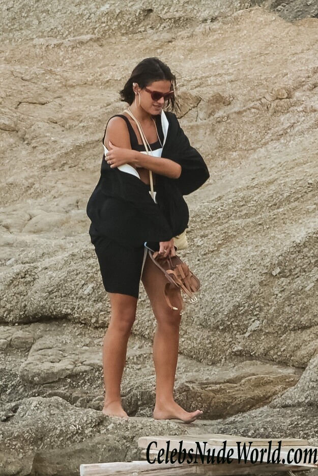 Bruna Marquezine & Fiorella Gelli Mattheis Sexy 64474