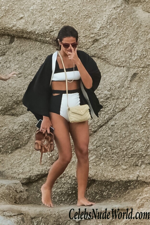 Bruna Marquezine & Fiorella Gelli Mattheis Sexy 64477