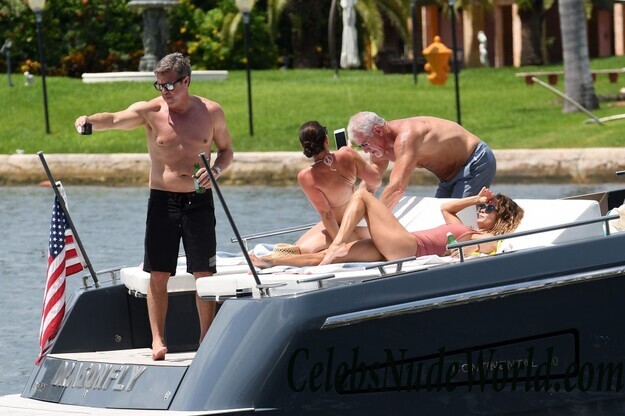 Brooke Burke Bikini 64508