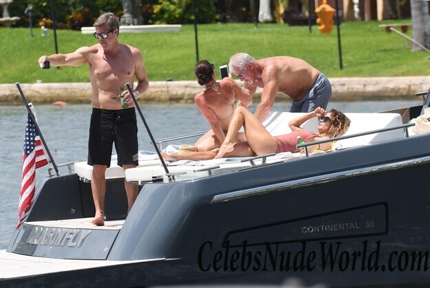 Brooke Burke Bikini 64509