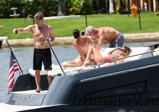 Brooke Burke Bikini 64510