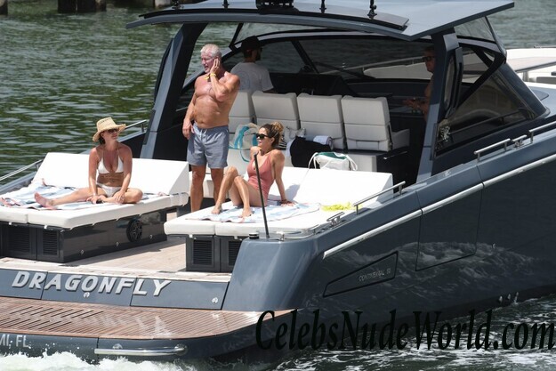 Brooke Burke Bikini 64536