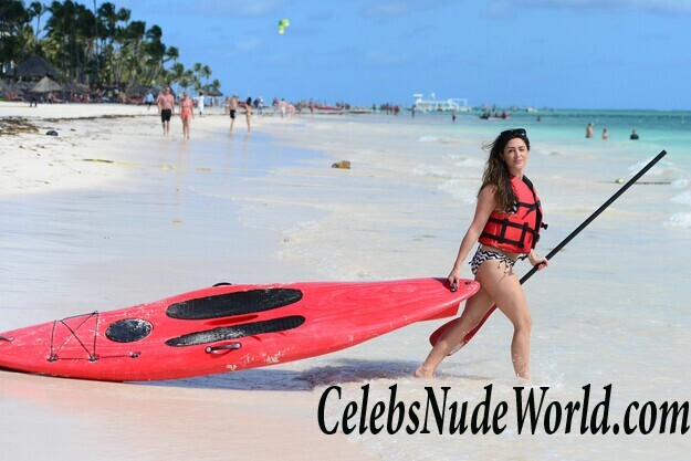 Casey Batchelor Flaunting Her Busty Body 64580