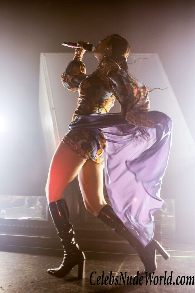 Charli XCX Sexy 64721