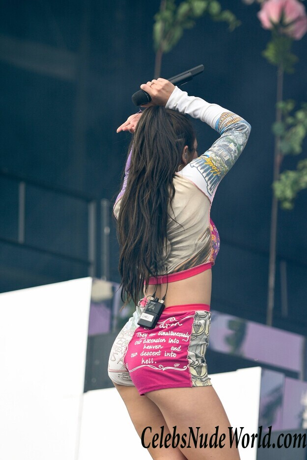 Charli XCX Sexy 64750