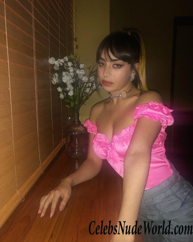 Charli XCX Cleavage 64840