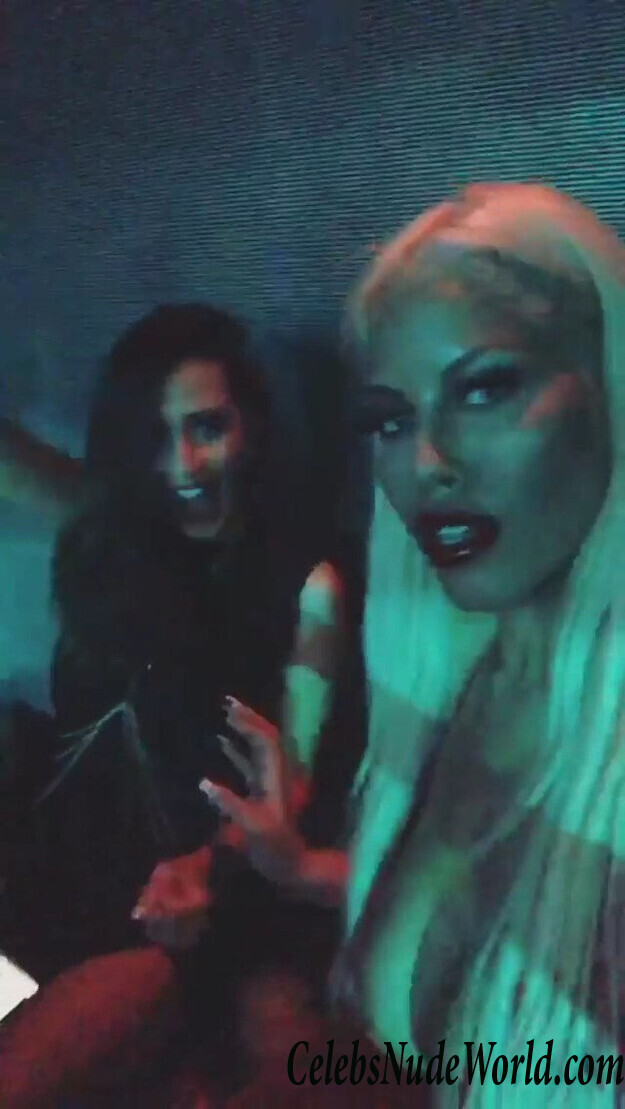 Bridgette B Cleavage 64880