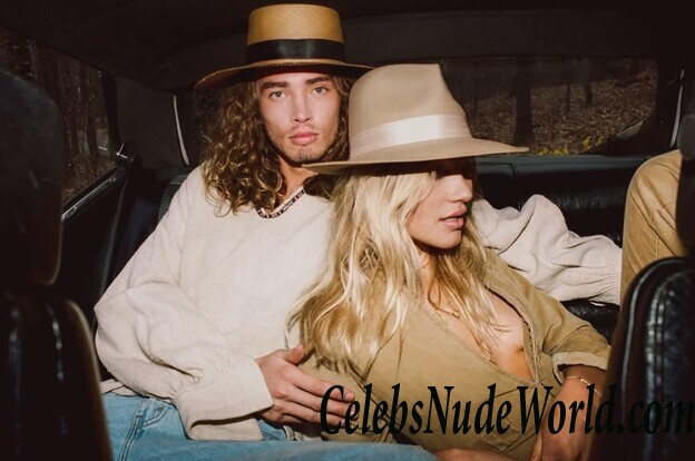 Caroline Corinth Shows Her Tiny Tits 65090