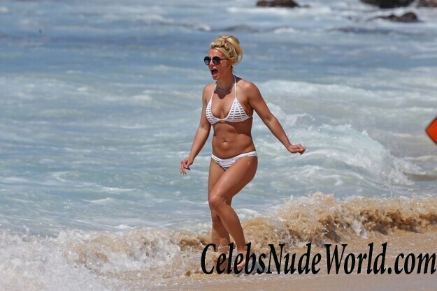 Britney Spears Looks Amazing In Bikini (Again) 65134