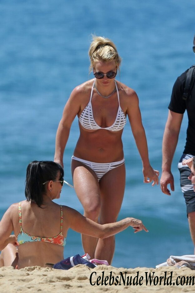 Britney Spears Looks Amazing In Bikini (Again) 65144