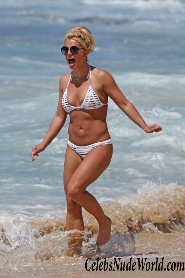 Britney Spears Looks Amazing In Bikini (Again) 65152