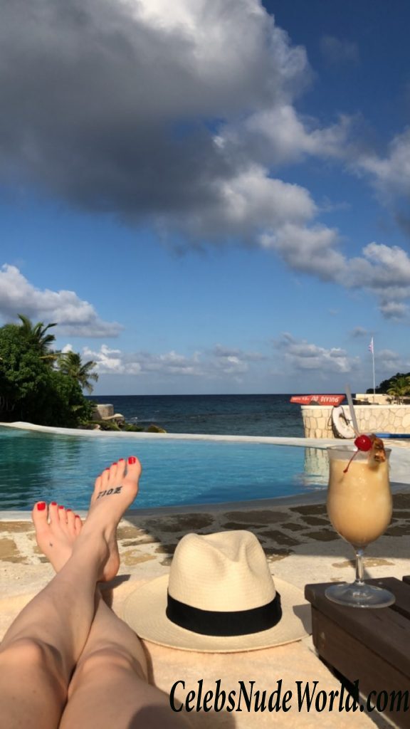 Caity Lotz Bikini 65237