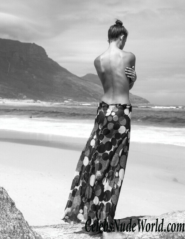 Candice Blackburn Topless 65250