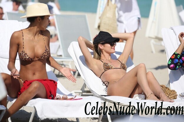 Candice Swanepoel & Lais Ribeiro Bikini 65547
