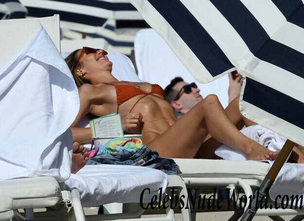 Candice Swanepoel Bikini 65647