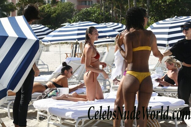 Candice Swanepoel Bikini 65692