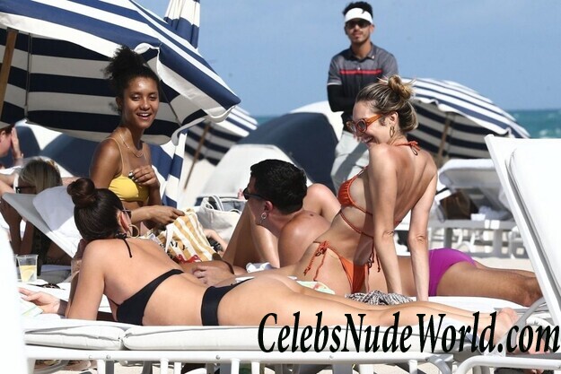 Candice Swanepoel Bikini 65720