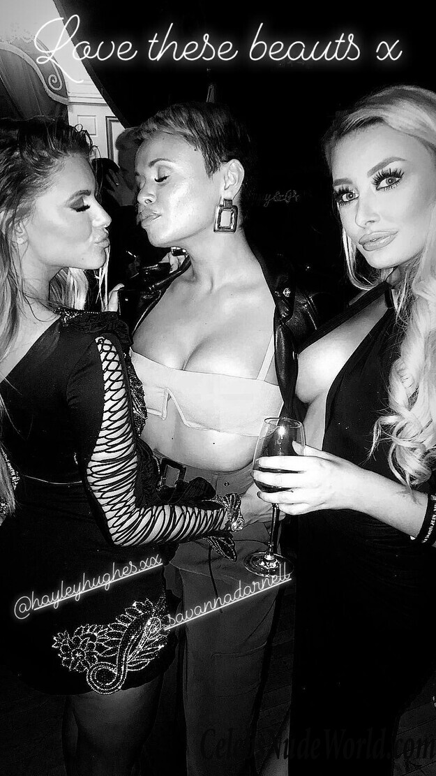 Chloe Crowhurst Cleavage 65813